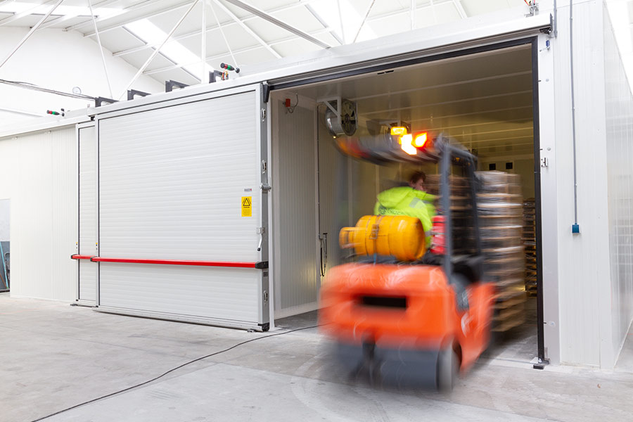 Driving goods in heat treatment chamber