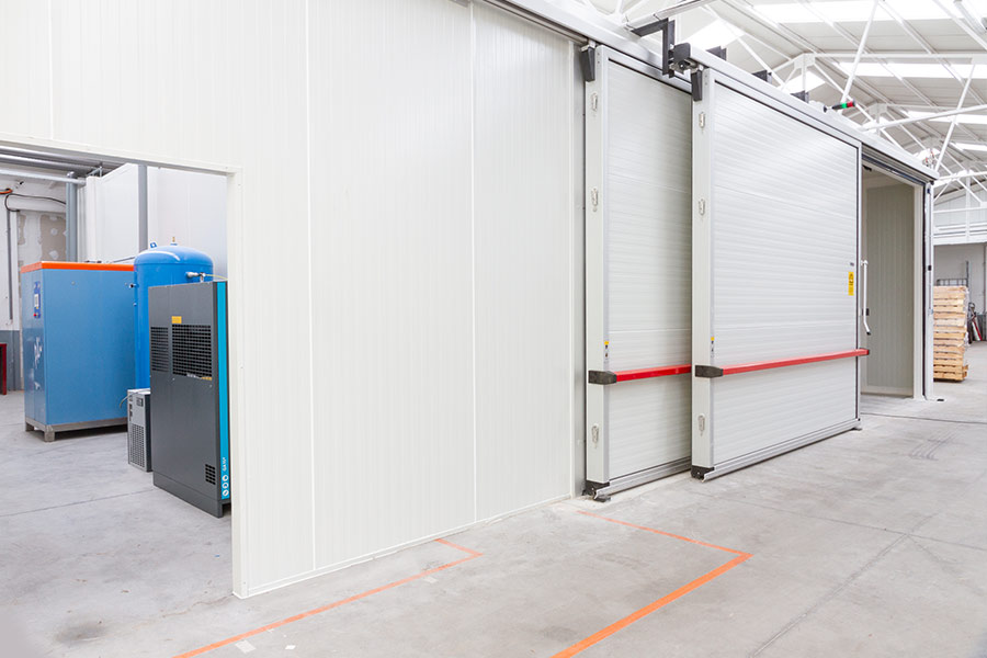 Low oxygen chambers
